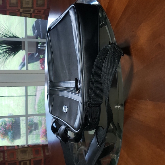 FF Kenneth Cole Reaction R-Tech 17” Laptop Carry-0n Business Office Travel Bag - Picture 4 of 10